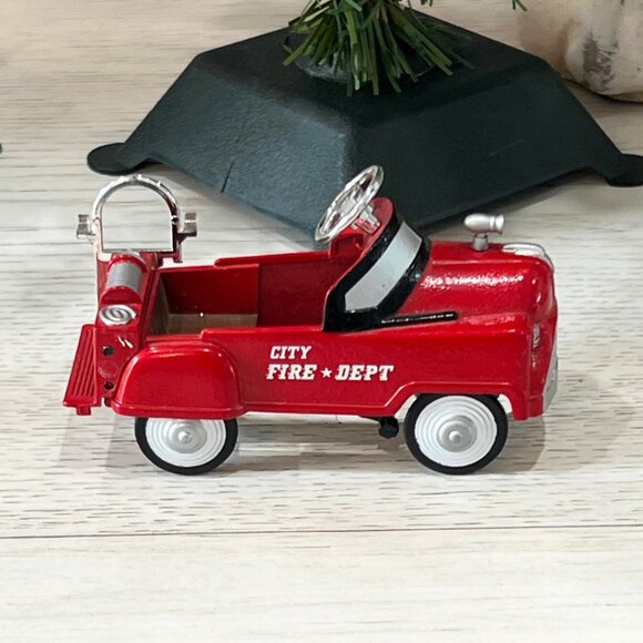 Golden Wheel Die Cast Metal City Fire Dept Truck Pedal Car Kiddie Toy - Picture 3 of 7
